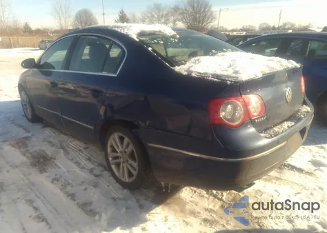 2008 Volkswagen Passat Turbo z USA, uszkodzony, nr VIN WVWUK73CX8E170469